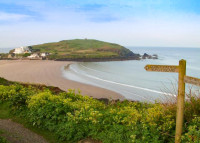 Bigbury-on-Sea Beach © Copyright Geoff Barker and licensed for reuse under this Creative Commons Licence